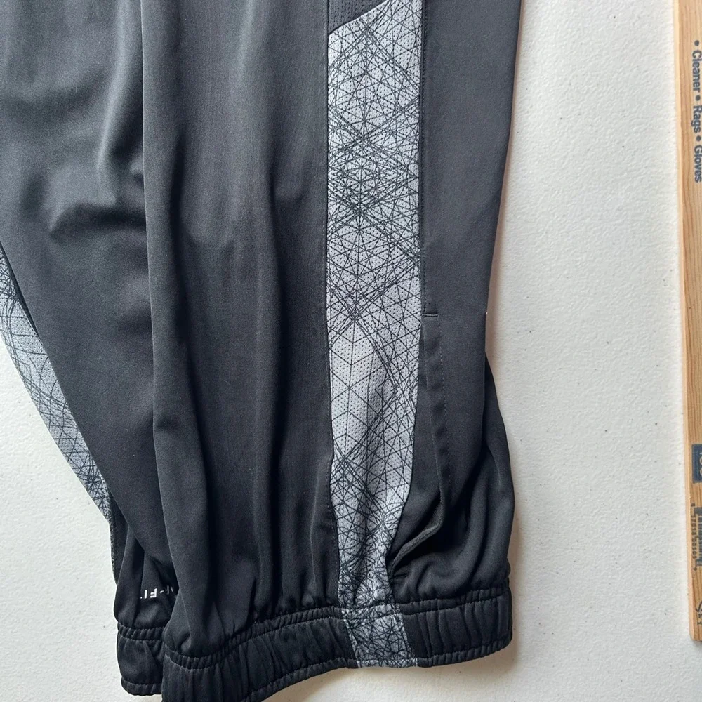 Nike Dri-FIT Athletic Sweatpants Grey Side Panel Graphic Black Boys XL 34in